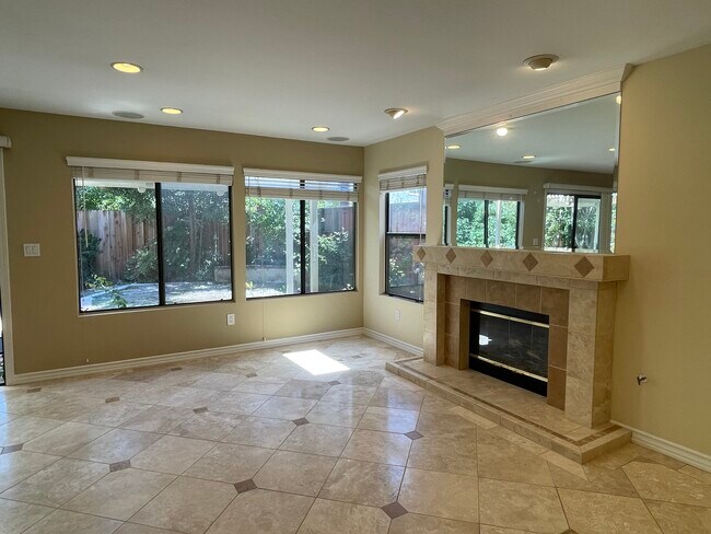 Foto del edificio - 4020 Cottonwood Grove Trl