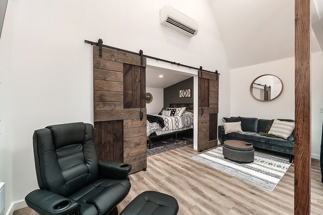 Foto del edificio - 2115 Patricia Ln