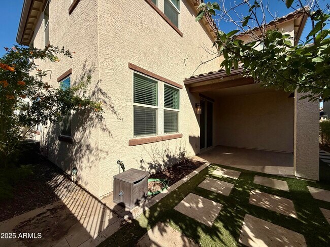 Foto del edificio - 16525 W Jenan Dr