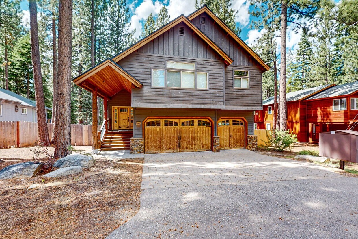 Primary Photo - Gorgeous Custom Home in Beautiful Tahoe Pa...