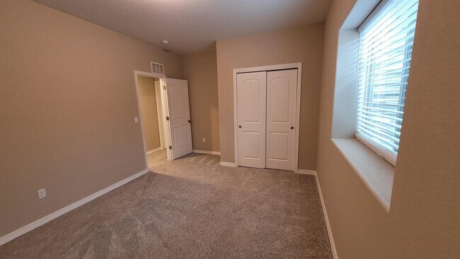 Building Photo - 379 Buttonwood Pl