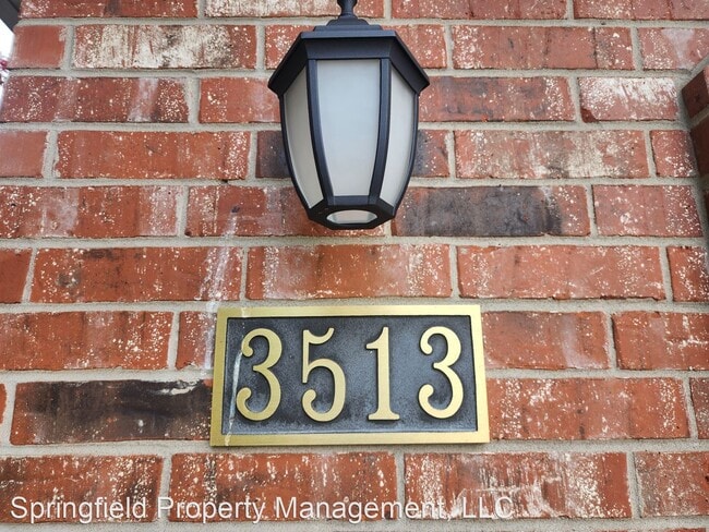 Building Photo - 3 br, 2 bath House - 3513 W Village Ter