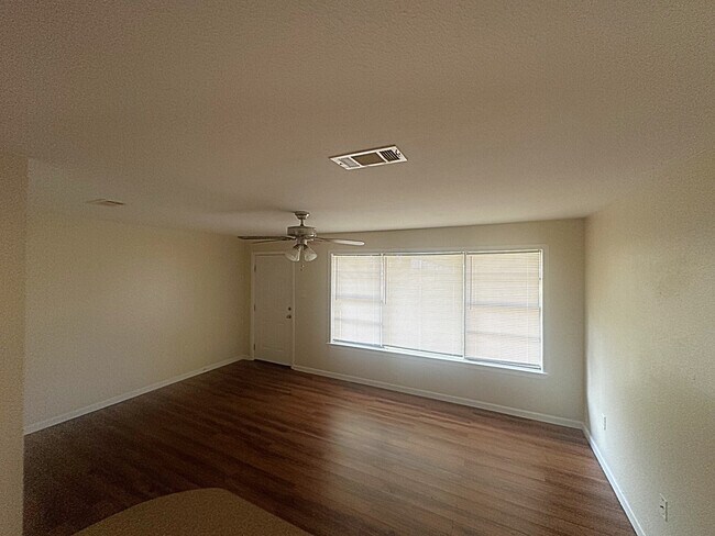 Foto del edificio - 30121 Julia St