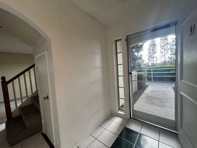 Building Photo - Eastlake Condo with Dual Primary Bedrooms