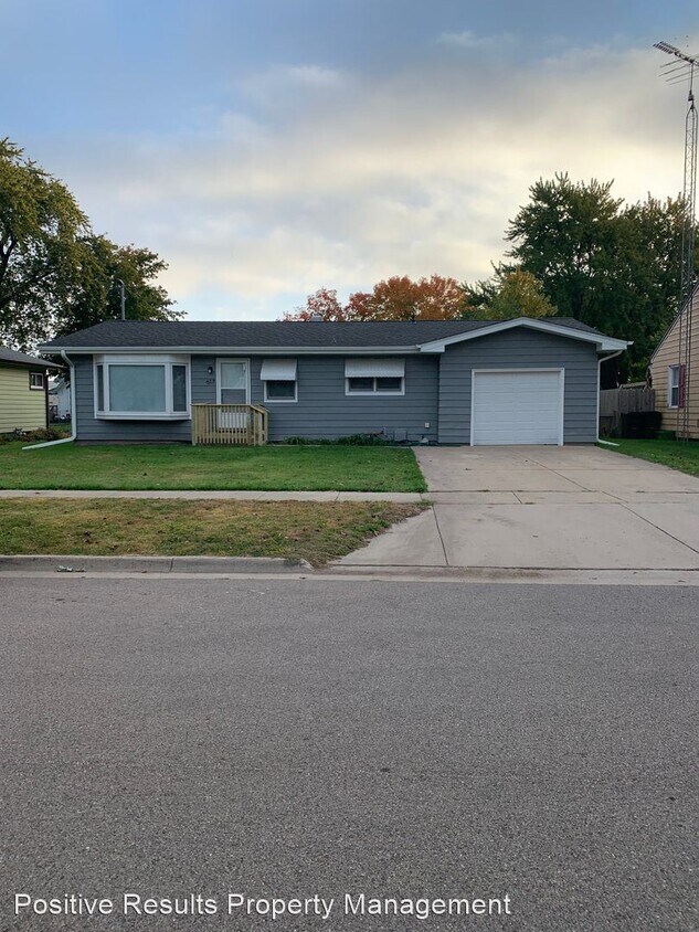Primary Photo - 3 br, 1 bath House - 617 Gardner