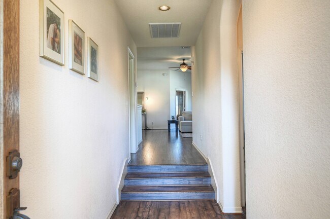 Foto del edificio - 108 Cove Cir