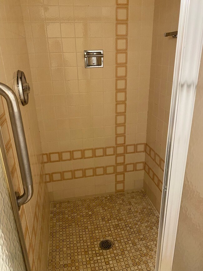 Foto del edificio - 2500 Parkview Dr