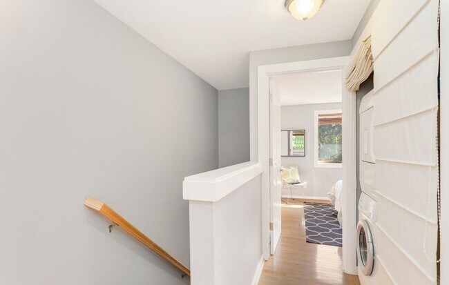 Building Photo - 301 W Raye St