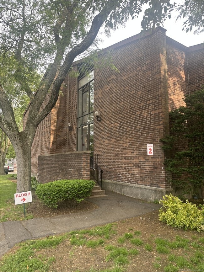 Building Photo - 235 Henry Ave