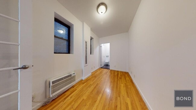 Building Photo - 427 E 73rd St