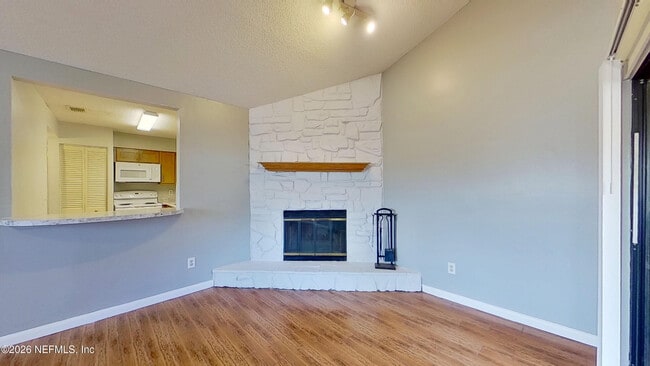 Foto del edificio - 2530 Whispering Woods Blvd