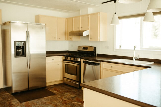 Building Photo - 239 Wilderness Dr