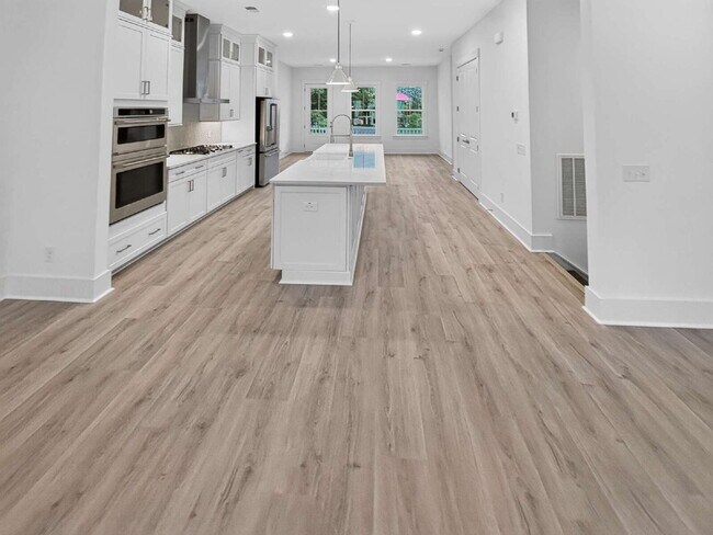 Foto del edificio - Brand-New 4BR/3.5BA Luxury Townhouse, Unfurnished | The Marshes at Daniel Island Park | Pool comi...