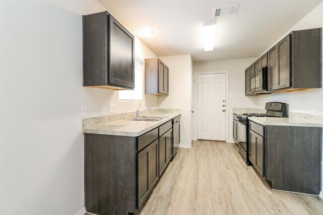 Building Photo - 2637 Lina Dr