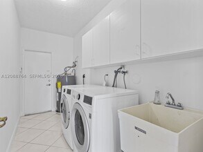 Building Photo - 11149 NW 72nd Terrace