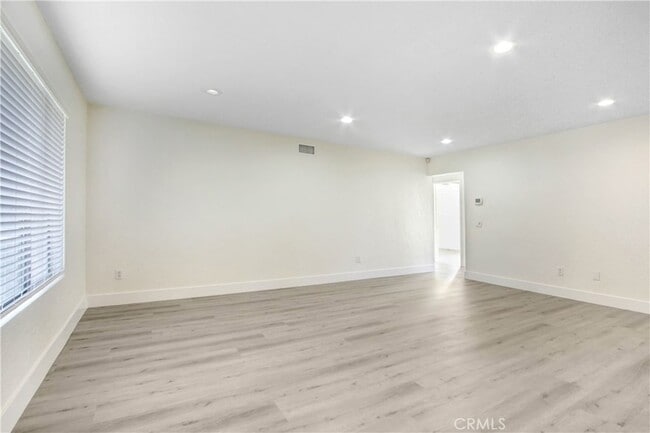 Foto del edificio - 8855 Hemlock St