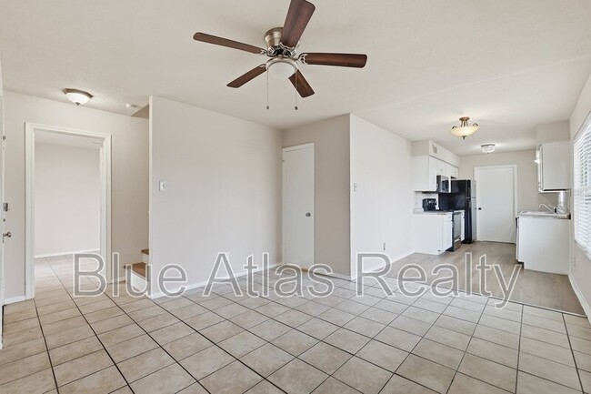 Building Photo - 702 Skyline Dr