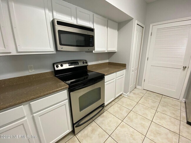 Foto del edificio - 4908 Key Lime Dr