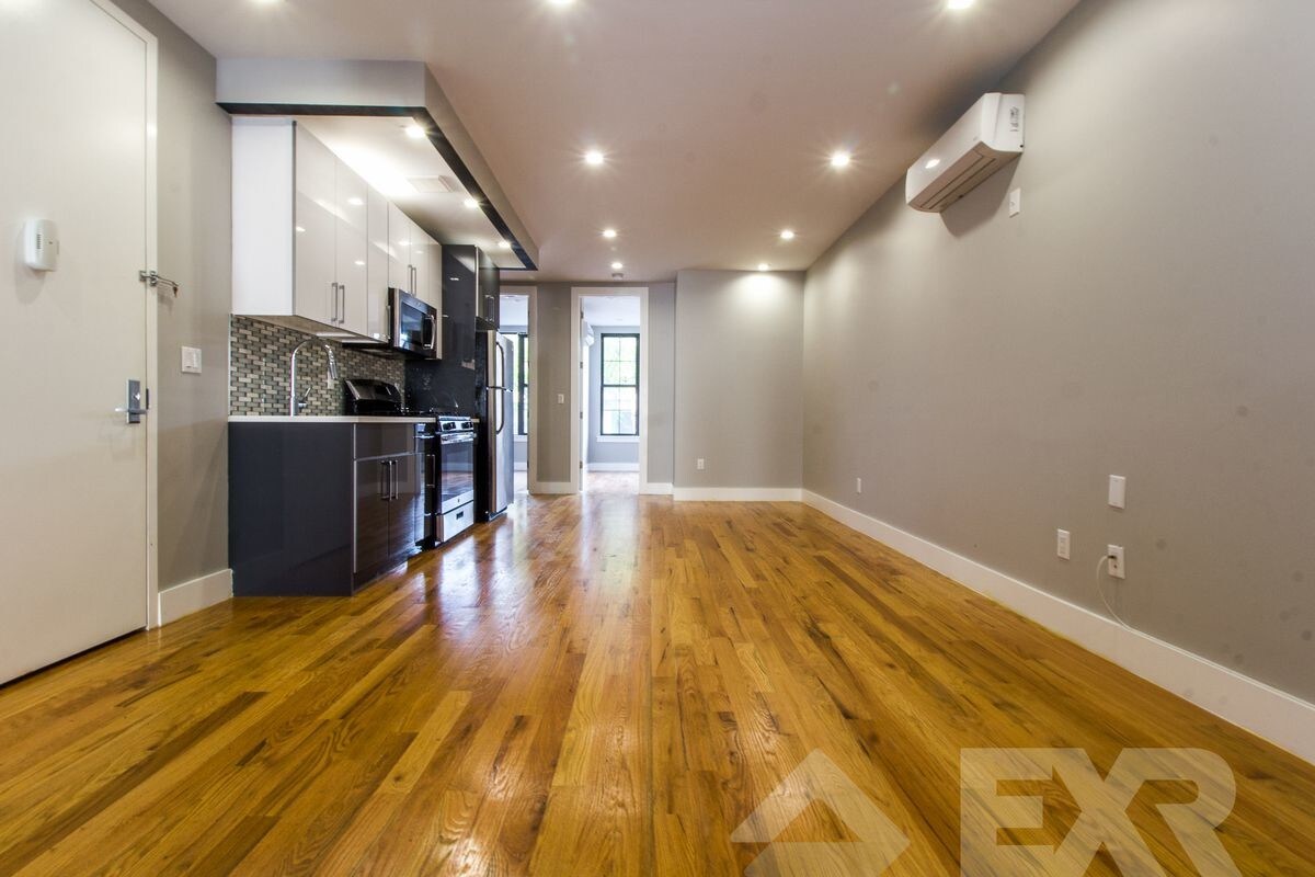 Foto principal - 155 Tompkins Ave