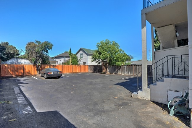 Building Photo - 381 N 13th St