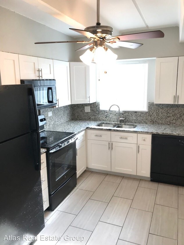 Primary Photo - 137 W Broadmoor Dr