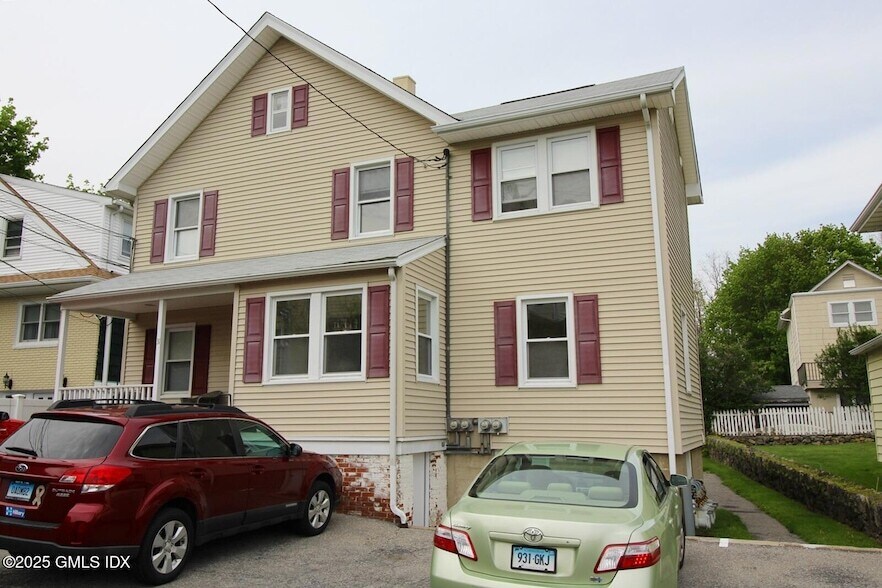 Primary Photo - 31 Charles St