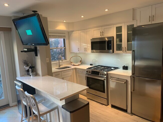 Foto del edificio - 2500 Q St NW