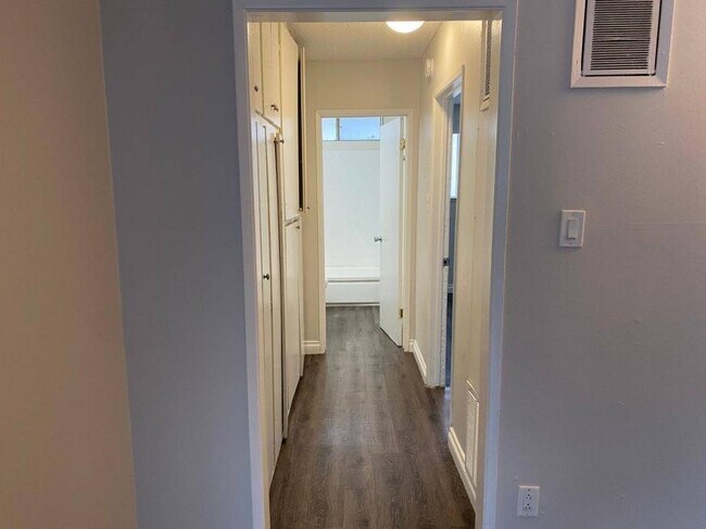 Building Photo - 1.0 bedroom in Canoga Park California 91304