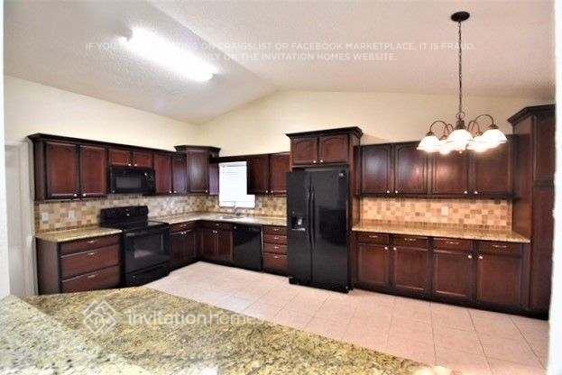 Foto del edificio - 15840 Bay Lakes Trail
