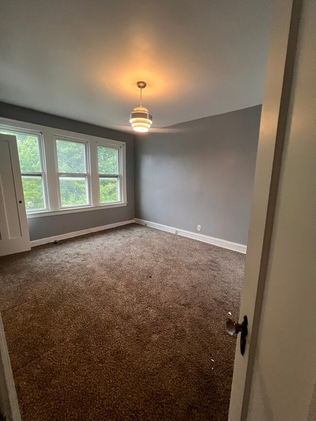 Room 1 - 8354 S Marshfield Ave