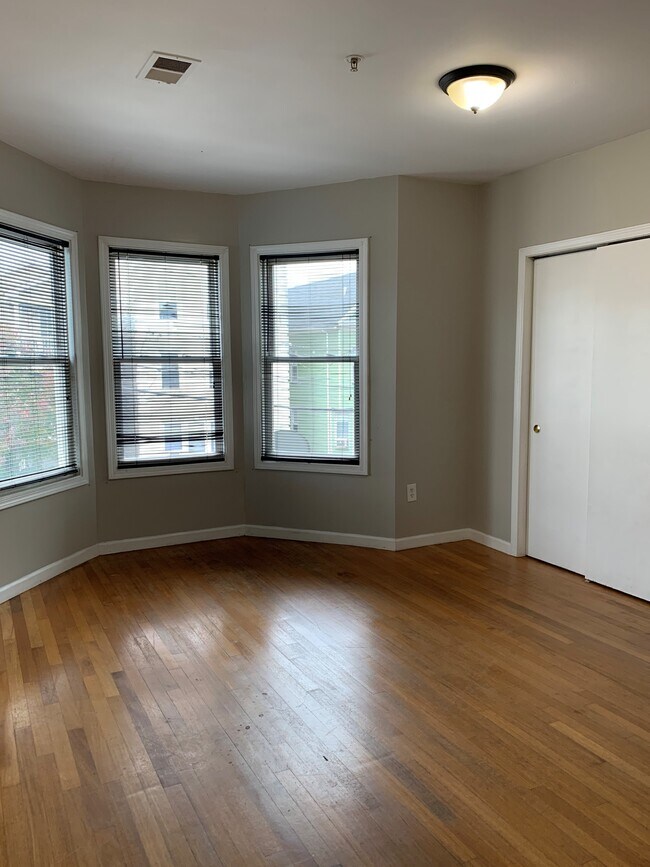 Building Photo - 249 Inslee Pl