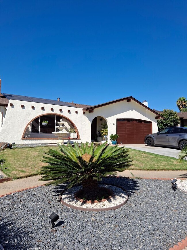 Foto del edificio - Beautiful 4-Bedroom Home with Central AC and Solar! MUST SEE!!!
