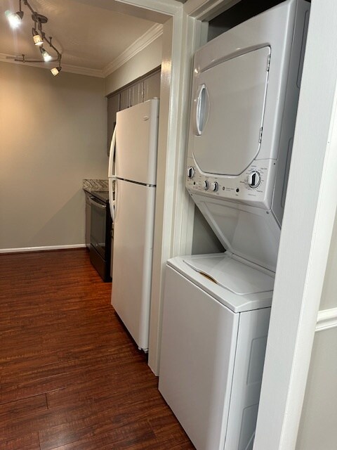 Washer/Dryer - 2116 Hobbs Rd