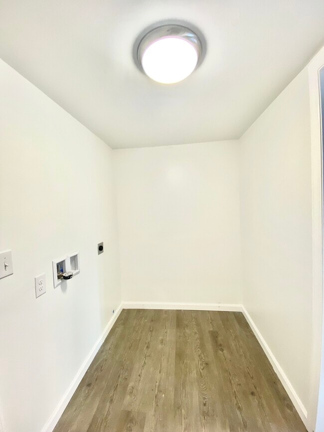 Large Laundry Rooms - 6 Coburn Dr