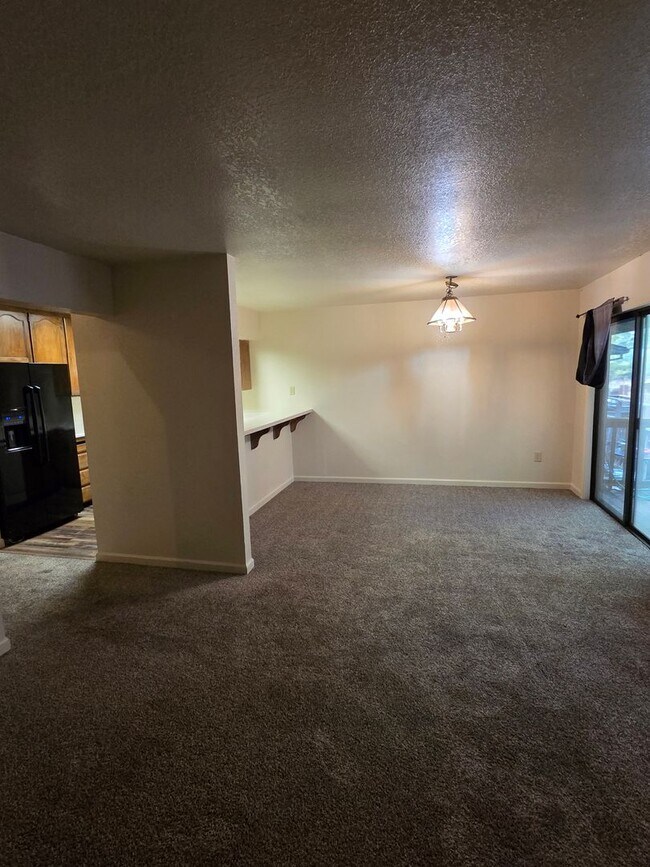 Building Photo - Spacious 3 Bedroom, 2.5 Bath Townhome in Wi Wuk, CA
