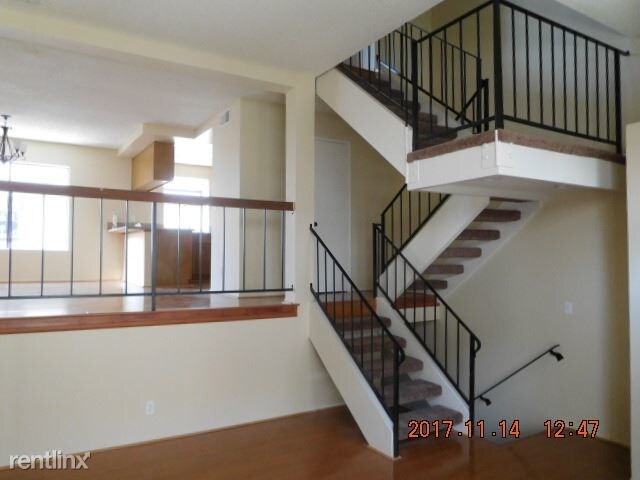Building Photo - 877 W Raymond St