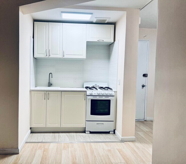 Building Photo - 411 Park Pl