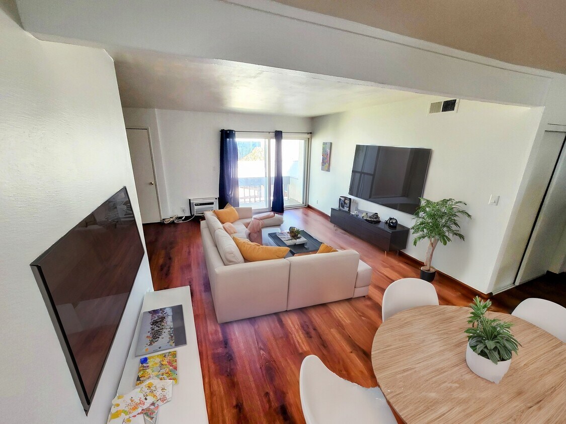 Open Floor Plan-Living Room - 18620 Hatteras St