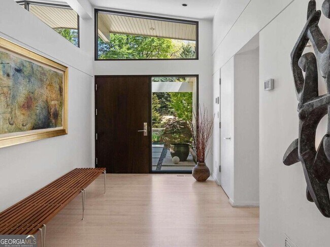 Foto del edificio - 2730 Ridgewood Rd NW