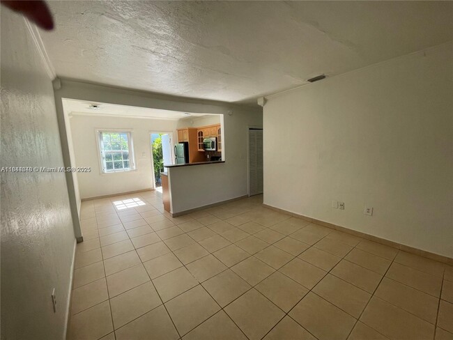 Building Photo - 3227 Oak Ave