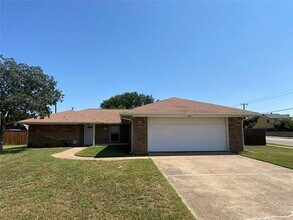 Building Photo - 600 Cactus Ct