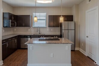 2BR, 2BA - Kitchen 1199SF  The Pescara - Centreport Lake
