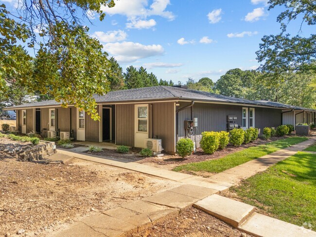 Building Photo - The Oakwood Apartments