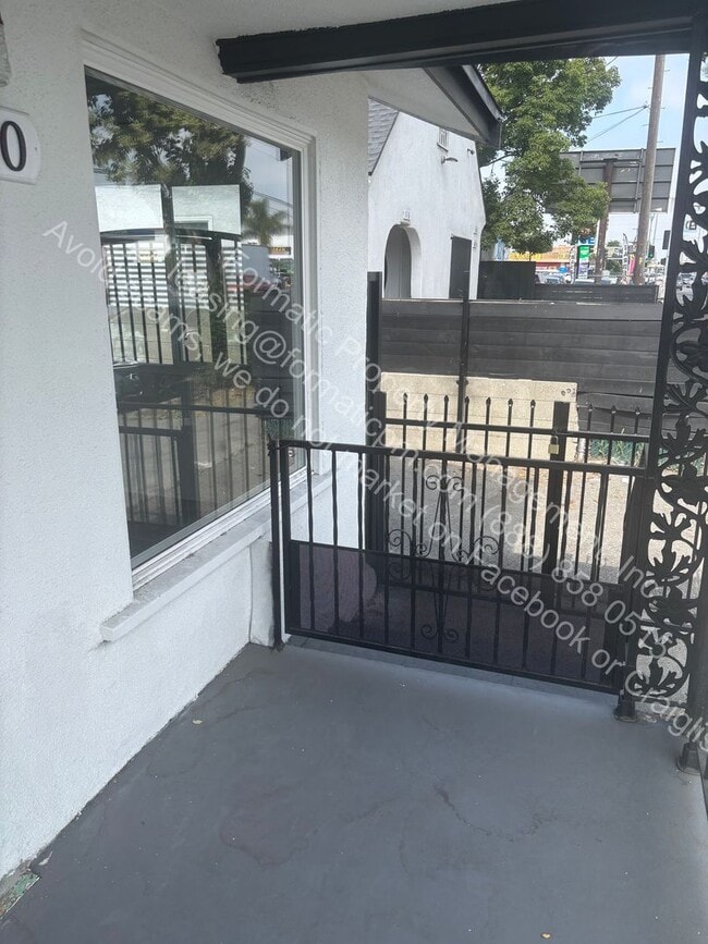 Foto del edificio - 120 E Century Blvd