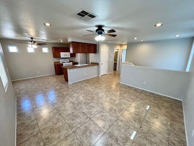 Foto del edificio - Charming 3 Bed/3Bath, 2-Story Home nestled...