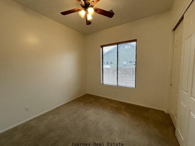 Building Photo - 5433 N Pierce Ln