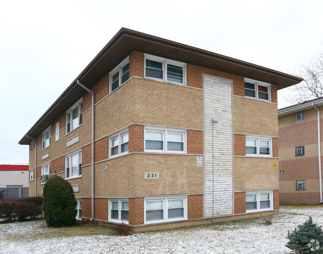 Building Photo - 221 W Michael Ln