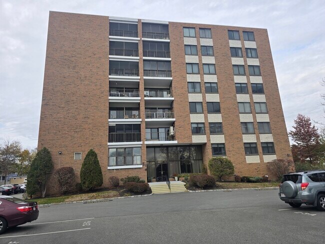 Building Photo - 51 Melrose St