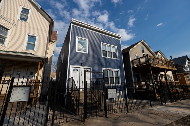 Building Photo - 2175 N Maplewood Ave