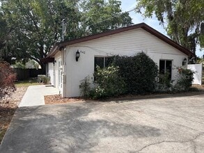 Building Photo - 542 E Caroline St